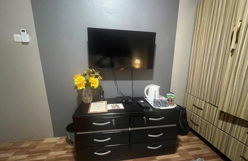 Kasoa House | 2 Bedrooms, 1 King Bed & 1 Queen Bed, Free Breakfast,WiFi,&Solar. Sleep 4