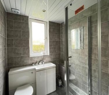 Gorgie Apartment | 2 Bedrooms Holiday home in Edinburgh near City Center