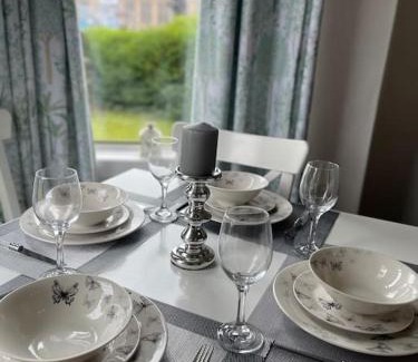Gorgie Apartment | 2 Bedrooms Holiday home in Edinburgh near City Center