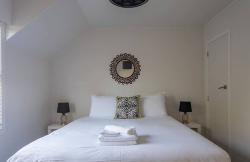Kohimarama Apartment | 2-bedrooms in Kohi by the beach