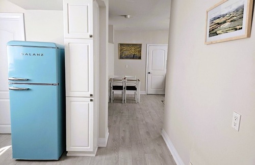 Niagara Falls House | 2 bedrooms, spacious 800sqft, 1G WiFi, near WEGO bus