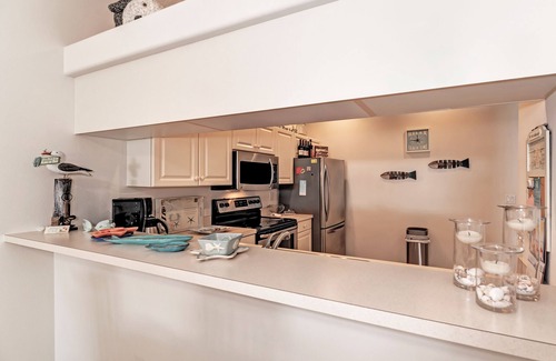 Bradenton Villa | 2 BR,2BA Villa with den & garage close to the beaches of Anna Maria Island