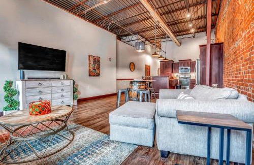 Historic Downtown La Crosse Apartment | 2 BR Central 2 Blocks to La Crosse Center