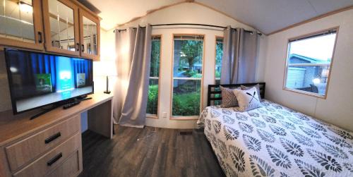 Sherkston Resort | 2 BR Cottage with Lake View at Sherkston Resort, Sleep 6