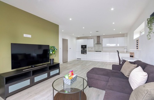 Croham Apartment | 2 BR (CR2)Apartment| Contractors|Free Parking| Free Amenities| Gated Community