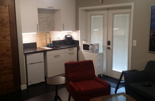 Cedar Hills Apartment | 2 BR Creekside Apartment w/kitchenette
