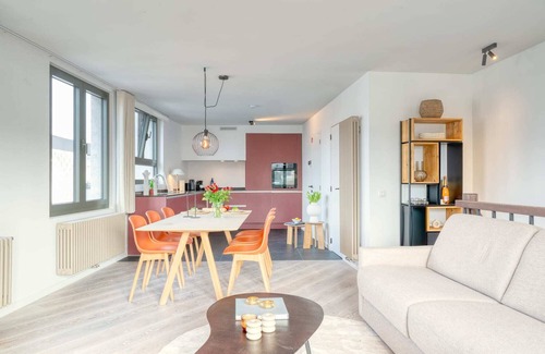 University District Apartment | 2-BR Getaway with MAS view