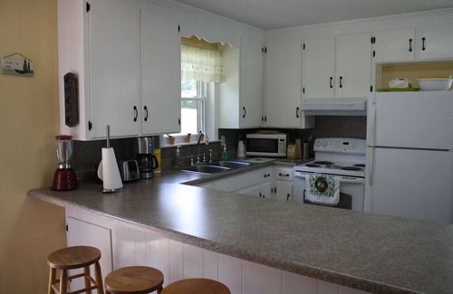 Southmont House | 2 BR House with Lake Frontage, Floating Dock, and Boat Launch