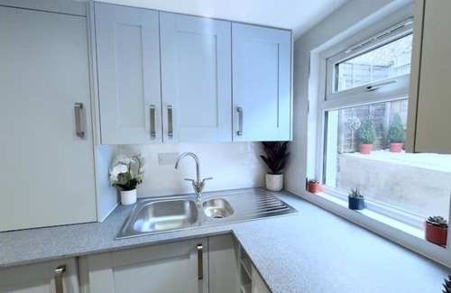 West Norwood House | 2 BR | Parking| Garden| Contractors welcome| Near West Norwood Station| sleeps 5