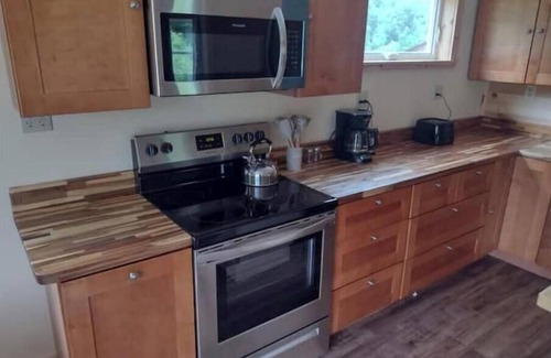 Wallingford Apartment | 2 BR pets ok, amazing view, swimming hole, fantastic view of Green Mountains