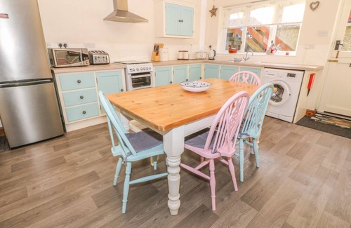 Prenteg Cottage | 2 BRYN EGLWYS, family friendly, character holiday cottage in Prenteg