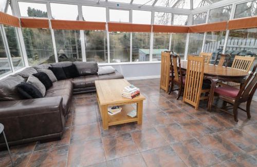 Belleek House | 2 Carlton Cottage