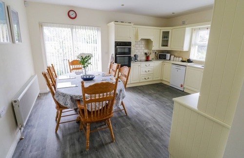 Dromahair Cottage | 2 CASTLE COVE, pet friendly in Dromahair, County Leitrim