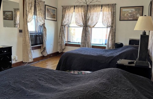 Blanchardville Hotel | 2 Comfortable Queen Beds, Hot Shower & an affordable price!