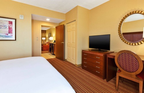 Murfreesboro Hotel | 2 Connecting Suites at a Hotel