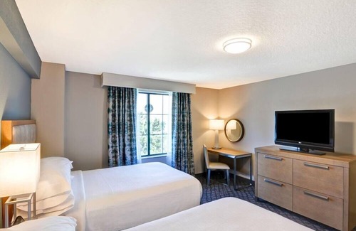 Downtown Orlando Hotel | 2 Connecting Suites at a Hotel
