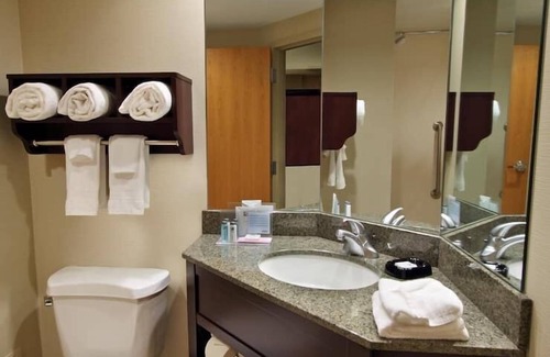 Hagerstown Hotel | 2 Connecting Suites at a Hotel