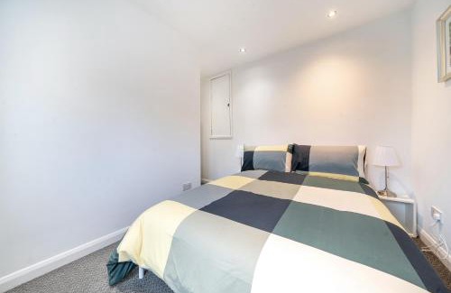 Fleet Apartment | 2 Double Bed apartment 4 guests