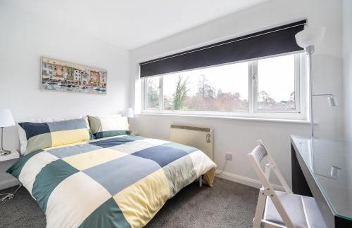 Fleet Apartment | 2 Double Bed apartment 4 guests