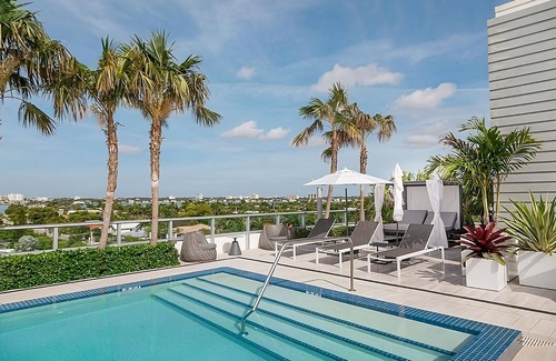 Bay Harbor Islands Apartment | 2 Double Queen Rooms At The Altair Hotel Bay Harbor Miami, Pool, Pets Allowed!