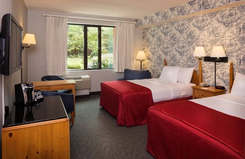 Williamsburg Hotel | 2 Family-friendly Units! Short Drive to Williamsburg International Airport!