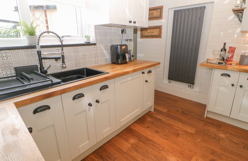 North Shields House | 2 HARTBURN ROAD, pet friendly, with a garden in Tynemouth