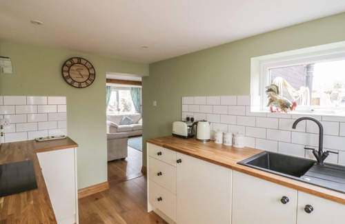 Martlesham Heath Cottage | 2 HILLSIDE COTTAGES, pet friendly in Felixstowe, Suffolk