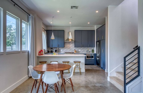 Galindo House | 2 Homes in 1! Centrally located near SoCo