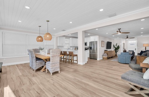 Indian Rocks Beach House | 2 Homes Pool Hot Tub Pet-Friendly Steps to Sand