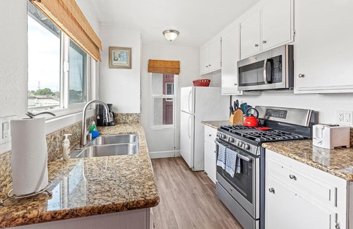 Yorktown Apartment | 2 Huntington Retreat 2 Bed