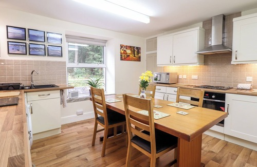 Corris Apartment | 2 ISYGRAIG, pet friendly, country holiday cottage in Corris