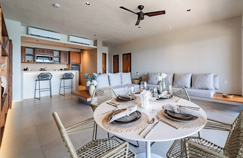 Centro Condo | 2 King Bed Suites, Ocean Views & Beach Access