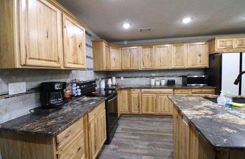 Mid America House | 2 Lakes Oasis in Hot Springs