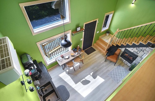 Ashland Cabin | 2 Level Cabin w/Hot Tub & Fireplace. 1.5 Bathrooms, 2 Queen Beds. Pet Friendly!