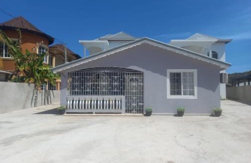Silver Sands Apartment | 2 Love Birds Abode 3 Minutes to Beach