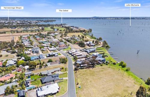 Yarrawonga House | 2 Luton