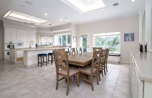 Lakeway House | 2 Master Suites, Private Pool with Hot Tub, Wrap-around Porch, Sun Room, Outdoor Kitchen