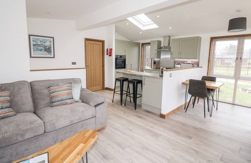 Dobwalls Cottage | 2 MEADOW RETREAT, family friendly, luxury holiday cottage in Dobwalls