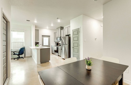 Temple House | 2 Mi to Downtown Temple: Newly Built Townhome!