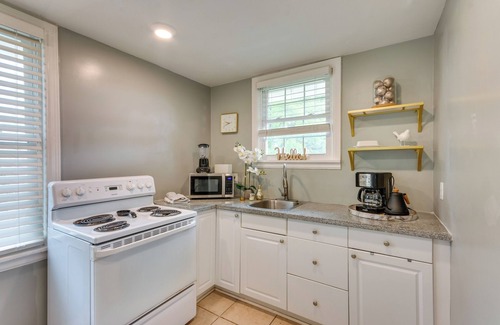 East Hill Apartment | 2 Mi to Dtwn Pensacola: Charming Apartment