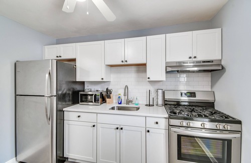 Syracuse Apartment | 2 Mi to Dtwn Syracuse: Cozy Updated Apt!