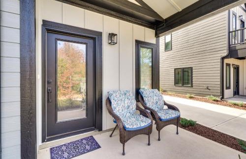 Durham House | 2 Mi to Duke University Townhome in Durham!