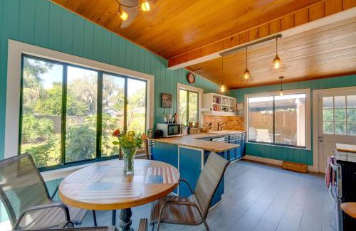 Palmetto House | 2 Mi to Riverwalk Palmetto Gem with Fire Pit and BBQ