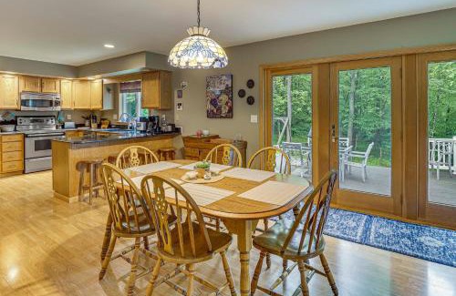 Warsaw House | 2 Mi to Woodbury Wildlife Area Cozy Farmhouse!