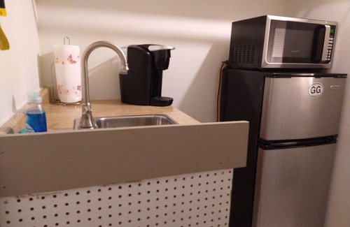 Gulf Gate Estates Apartment | 2 Miles to Siesta Key