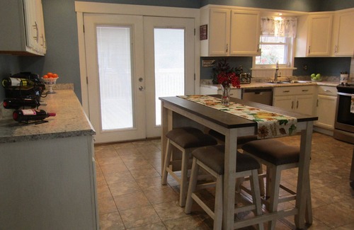 Glasgow House | 2 miles from NB State Park, James River, hiking trails and trout fishing!