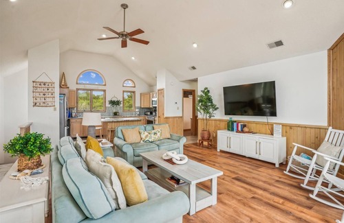 Ocean Hill House | 2 min to beach, Private Pool & Hot Tub. Ocean Hill