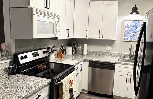 Loveland House | 2 min to Loveland,15 min to Kings Island-2 bed, patio, fenced yard,pet friendly