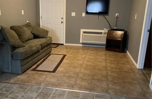 Darfork Apartment | 2 minute drive to ARH Hospital and UK n2 minute walk to Perry County Park
