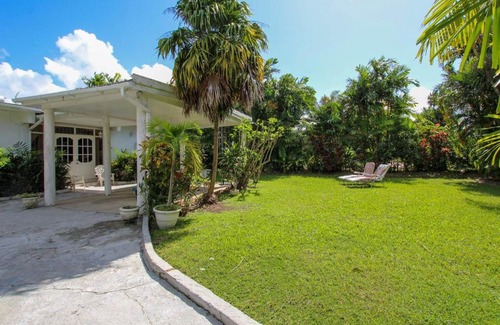 Sunset Crest House | 2 minute walk to Beach & Pool - Casual 2-Bed House home by Bluescape